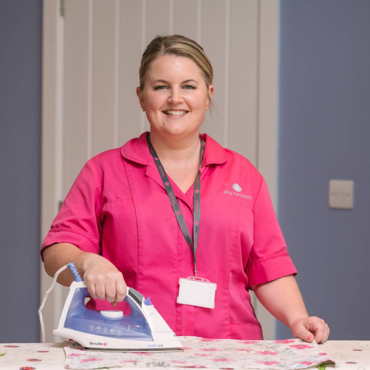 care assistant with an alina homecare job smiling